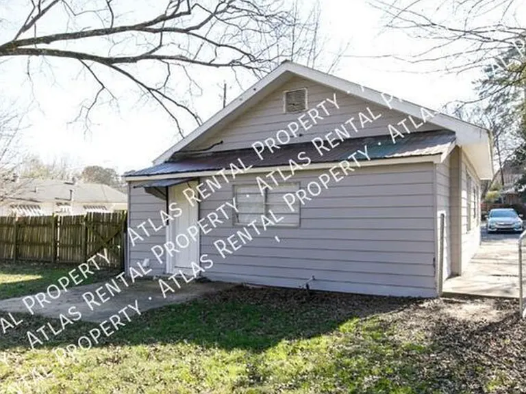 1052 Tower Dr — Photo 11