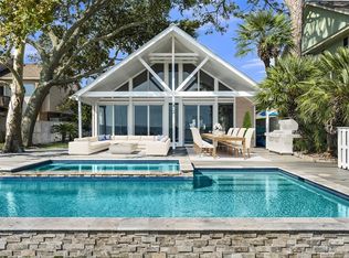 1417 Bayshore Dr, Kemah, TX 77565