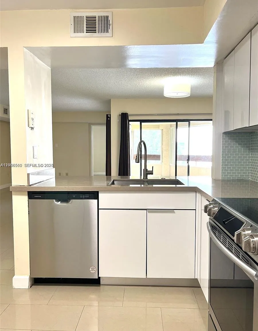 Kenland Bend North Condo — Photo 3