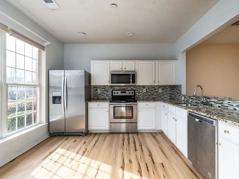 3959 Katherine Way — Photo 6