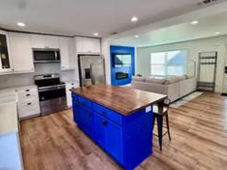 200 Parkview Dr — Photo 6