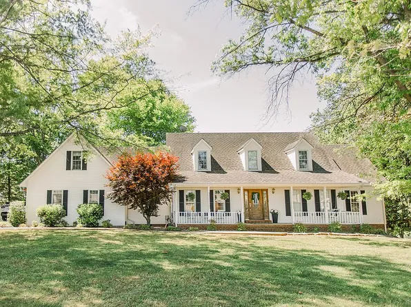 56 W Central St, Albany, KY 42602