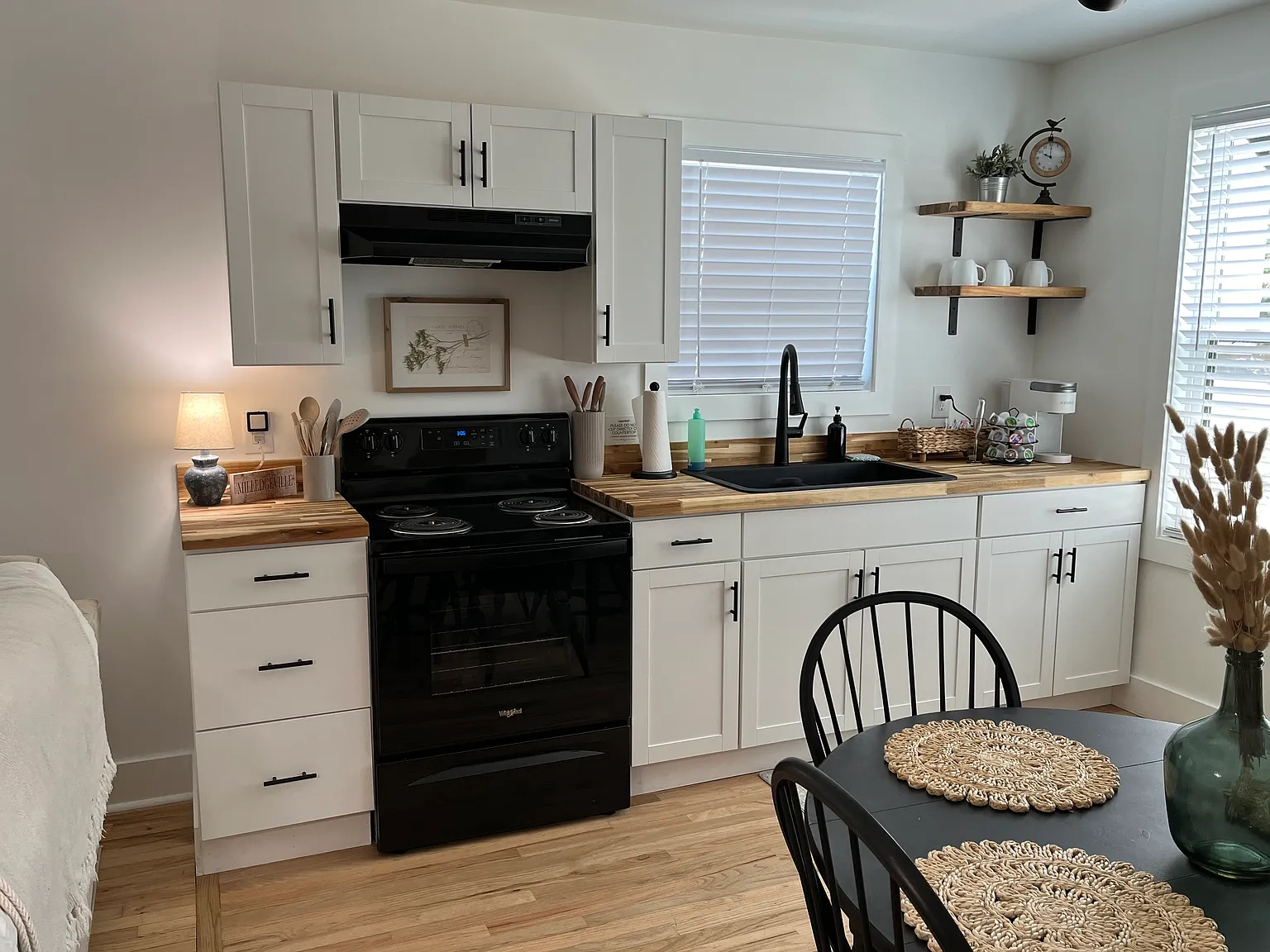 3 bed, 1140 sqft, $3,000 — Photo 3