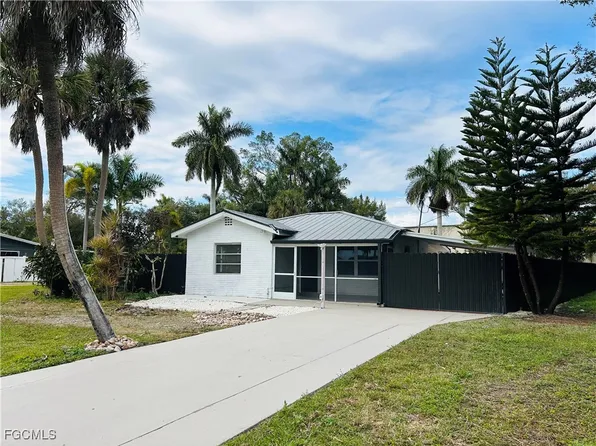 48 W North Shore Ave, North Fort Myers, FL 33903