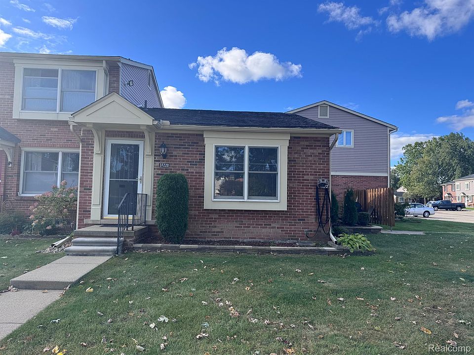 1st image of 37220 Great Oaks Ct