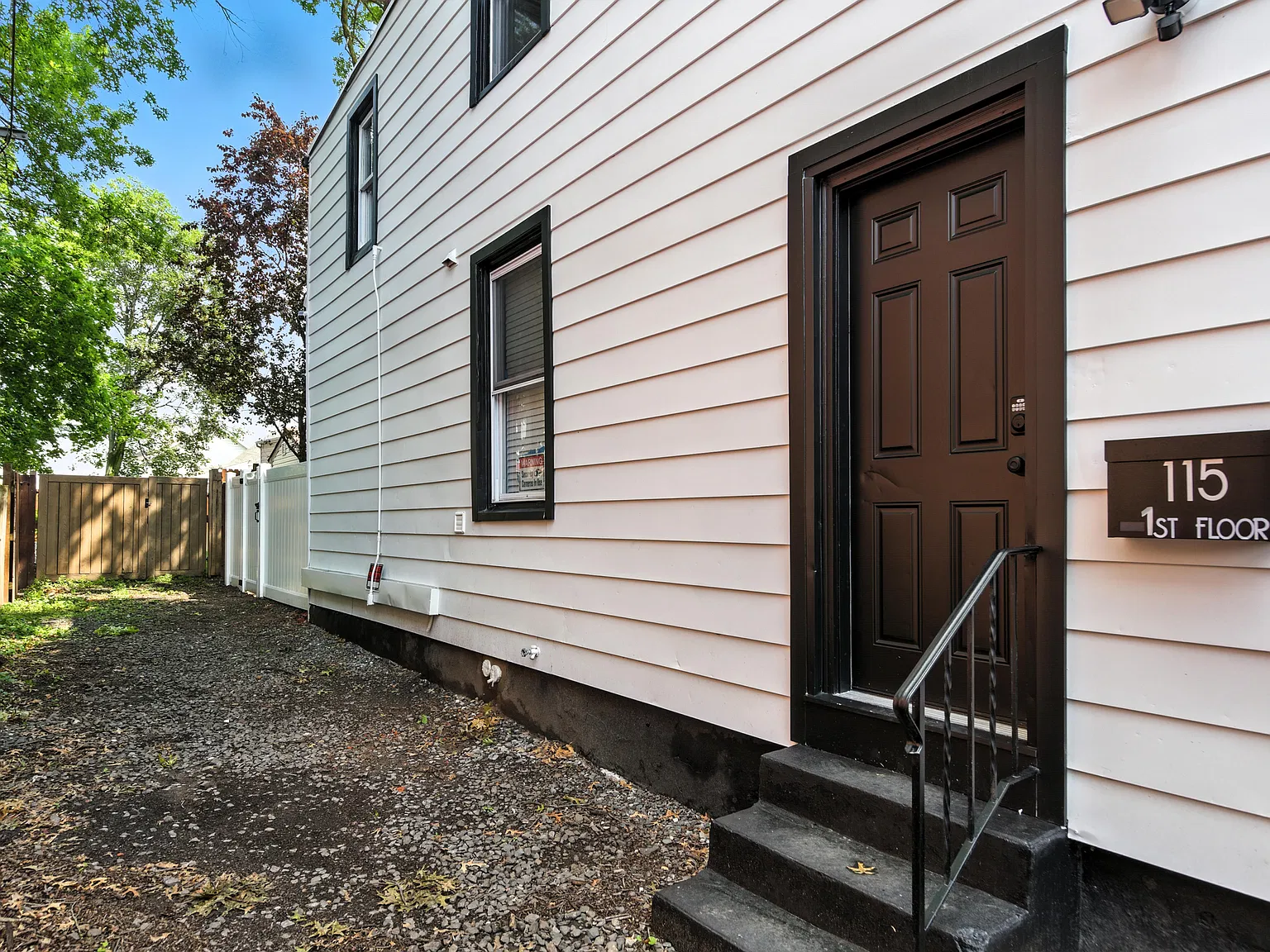 115 Cedar St — Photo 4