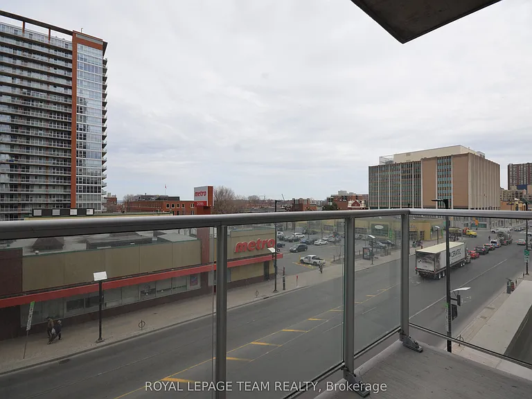 242 Rideau St #404 — Photo 32