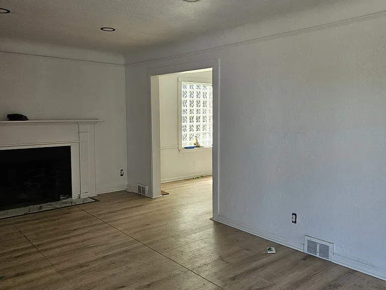 4001 E Outer Dr — Photo 3