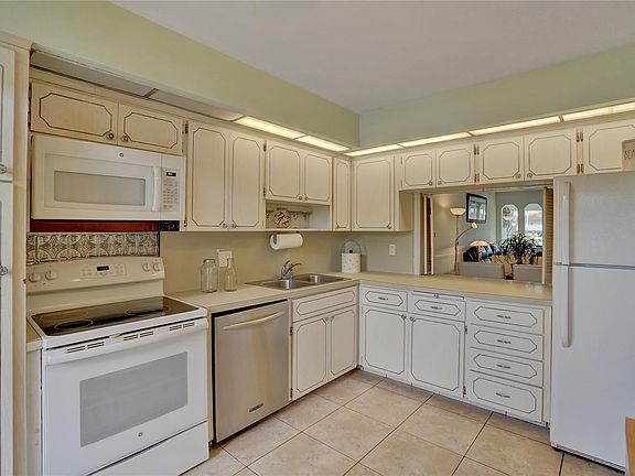 5th image of 3111 NE 51st Street #106C