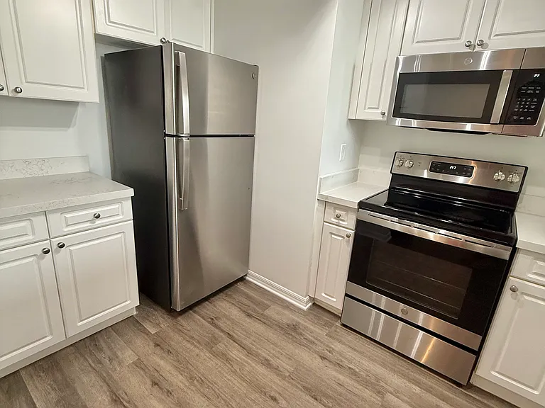 255 Evernia St #512 — Photo 2