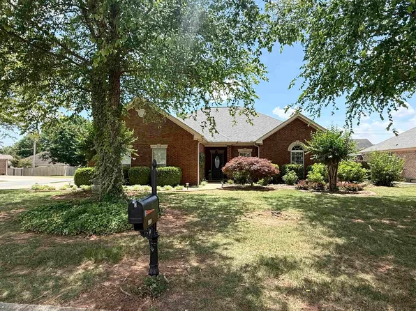 300 Jackson Dr, Muscle Shoals, AL 35661