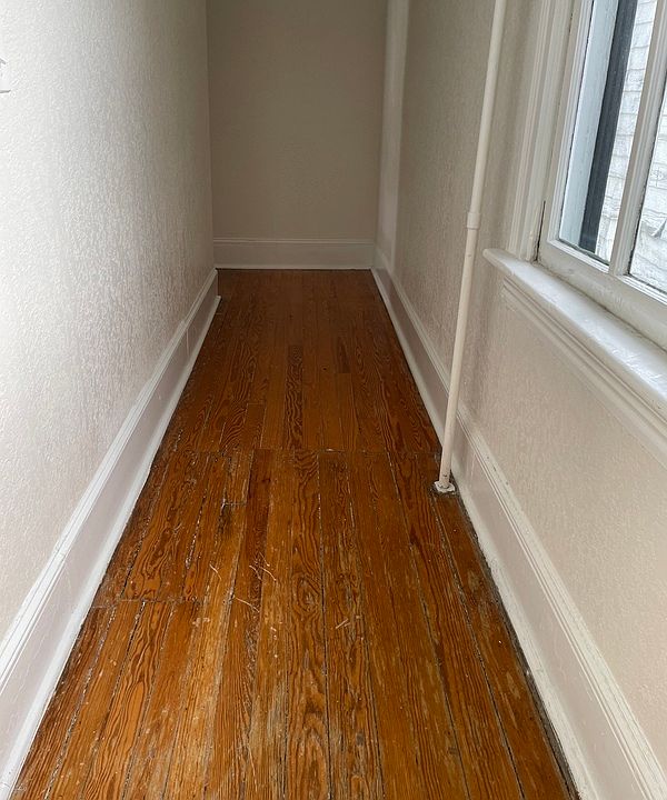 1st image of 423 London St Unit 4