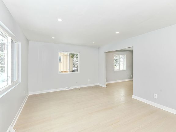 4th image of 7748 Hillcrest Dr