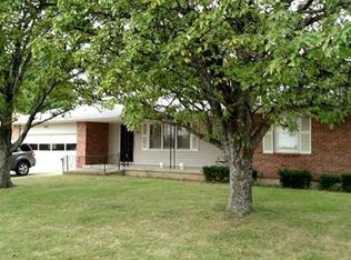 214 S Ridgeview Dr, Warrensburg, MO 64093