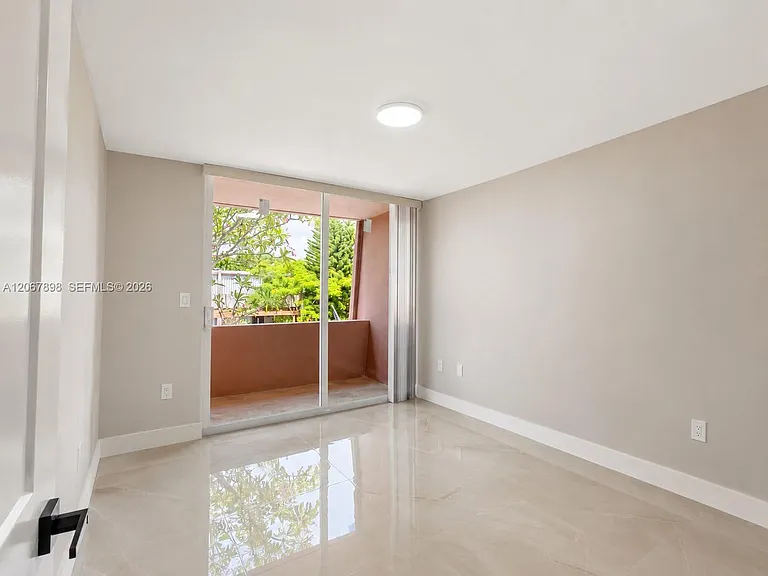 14124 Kendale Lakes Cir #14124 — Photo 31