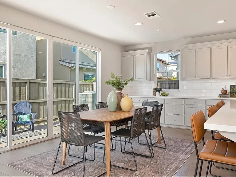 2230 Cannery Loop — Photo 7