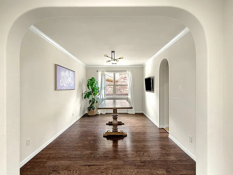 900 Sonoma Dr — Photo 2