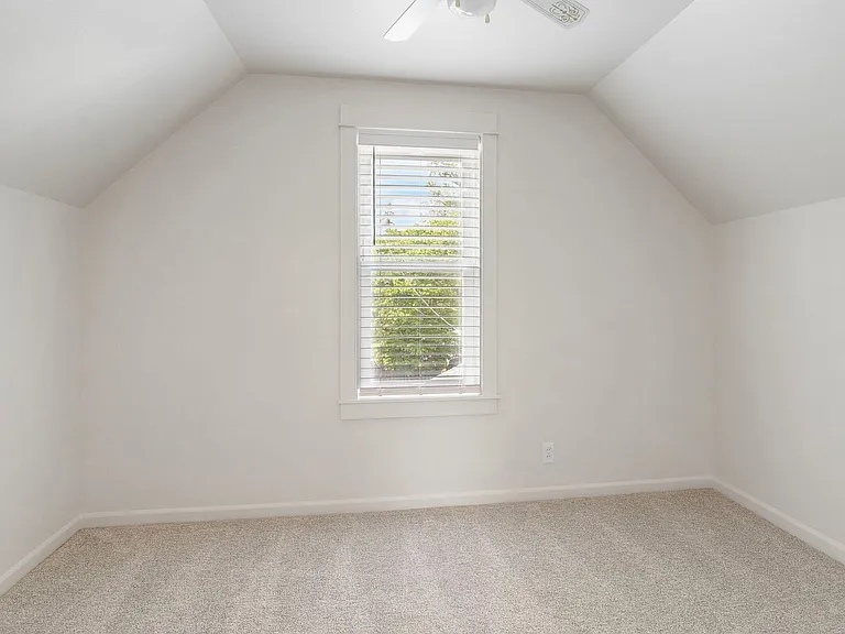 1190 Lakeview Dr — Photo 18