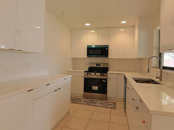 2nd image of 620 Hastings Street #620 And 640