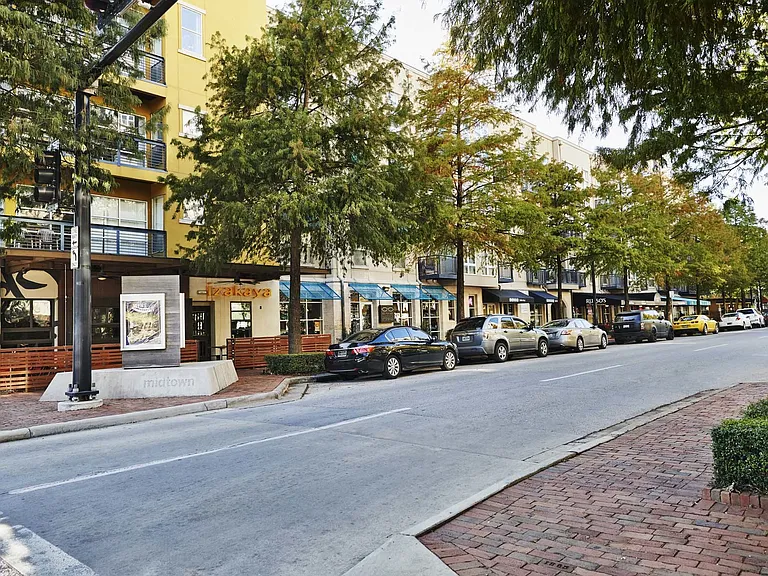 Camden Travis Street — Photo 35