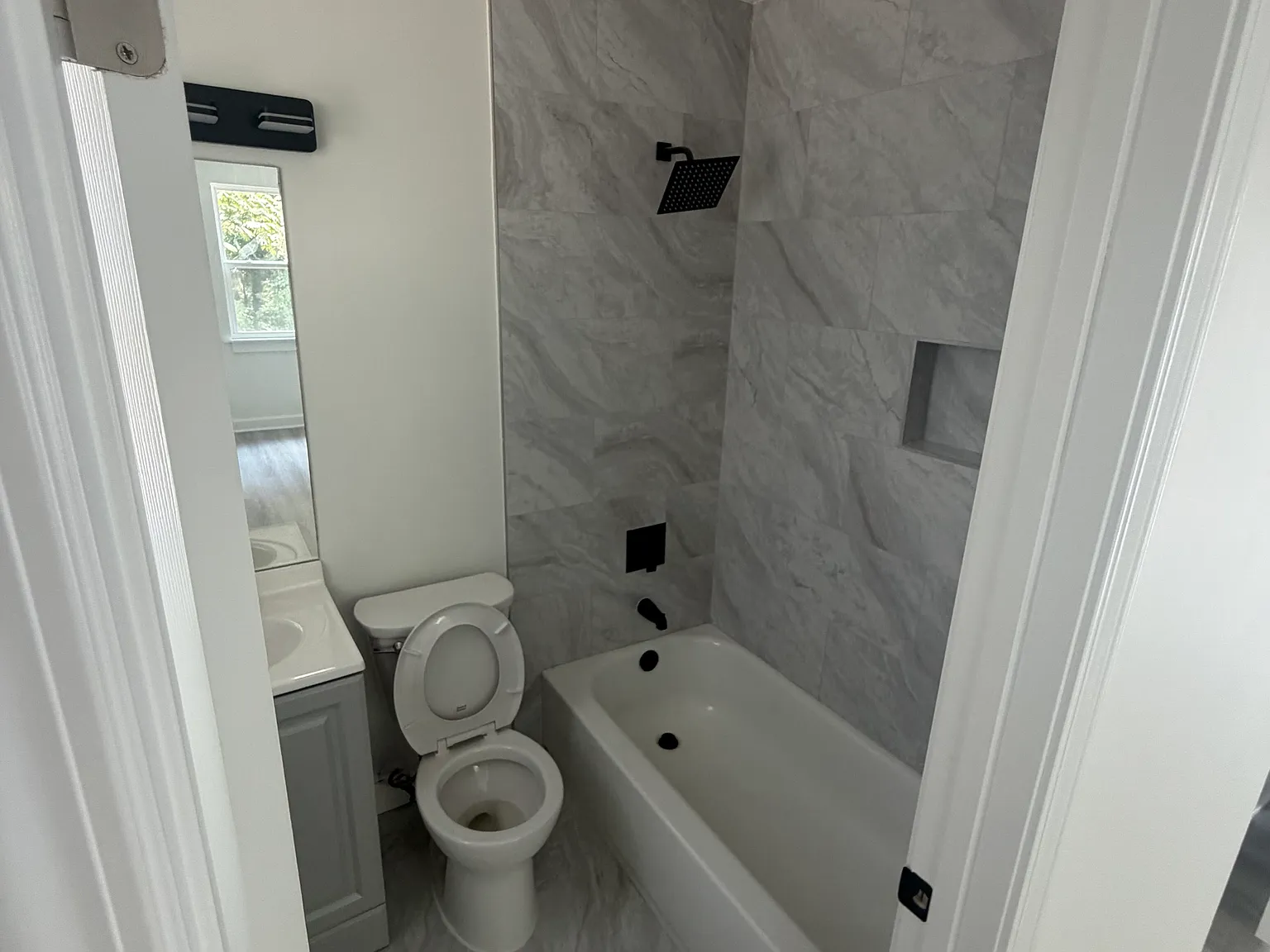 3 bed, 1260 sqft, $1,900 — Photo 4