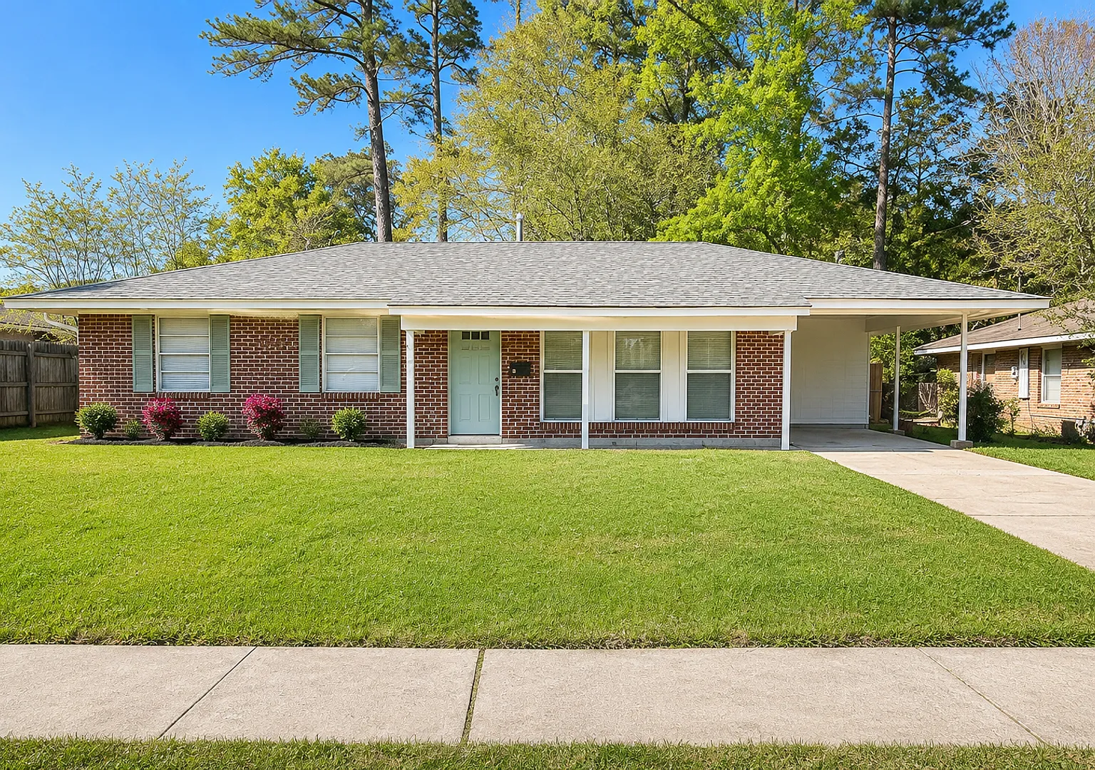 Major Price Drop!! Stunning 3 Bedroom 2 Bath Home In Baton Rouge, la — Photo 1