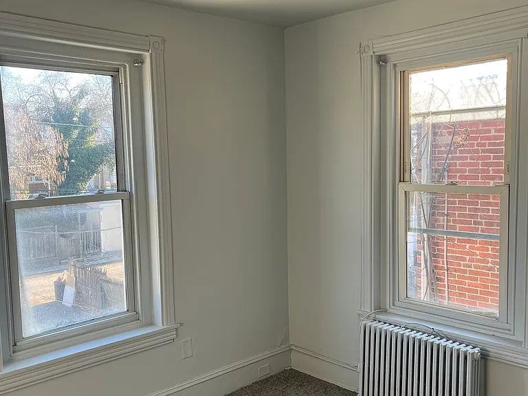 241 E Oak St — Photo 8