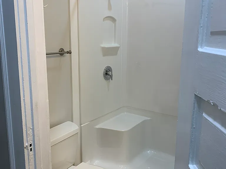 335 Grace St — Photo 20