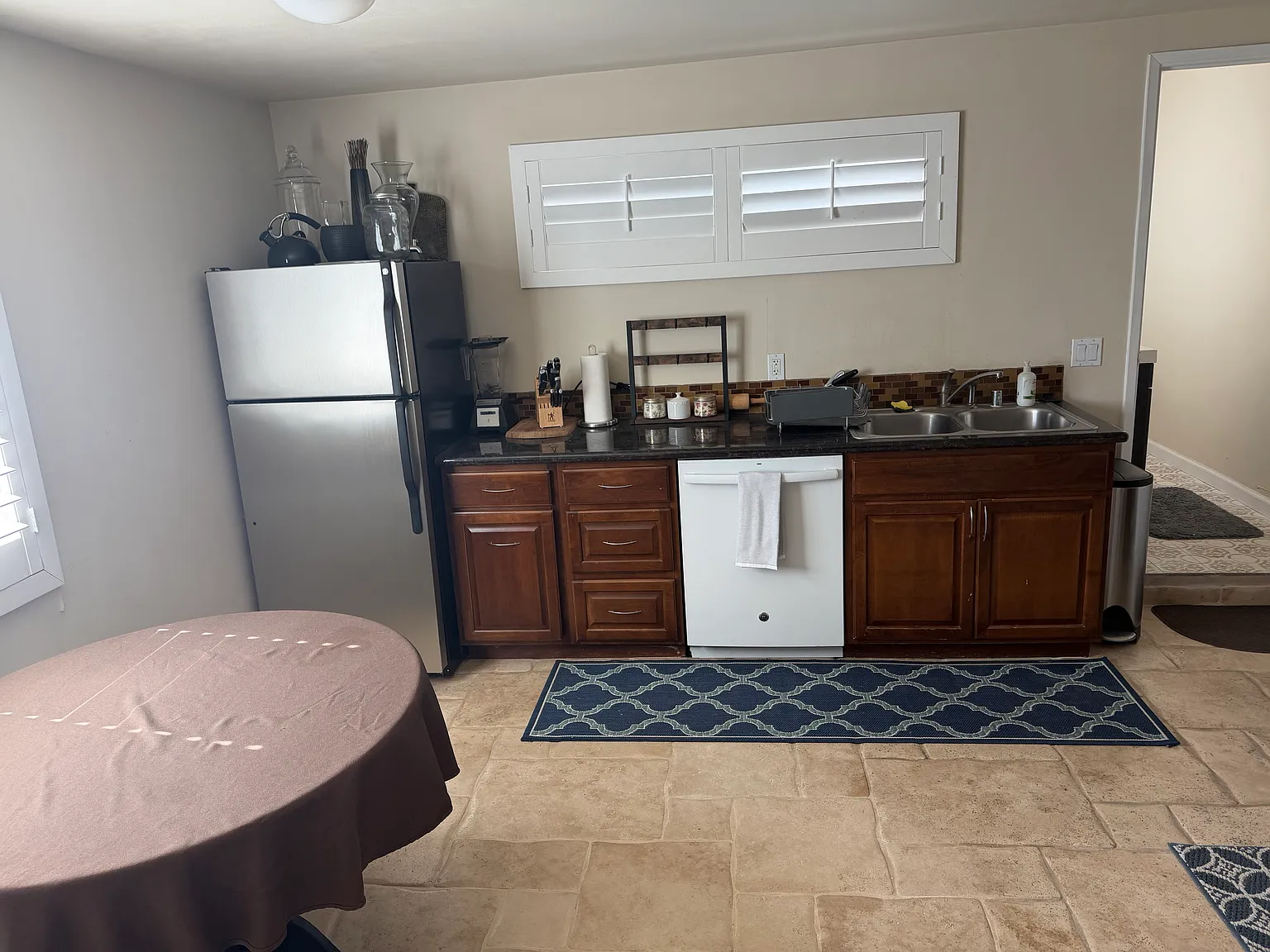 Studio, 750 sqft, $3,500 — Photo 2