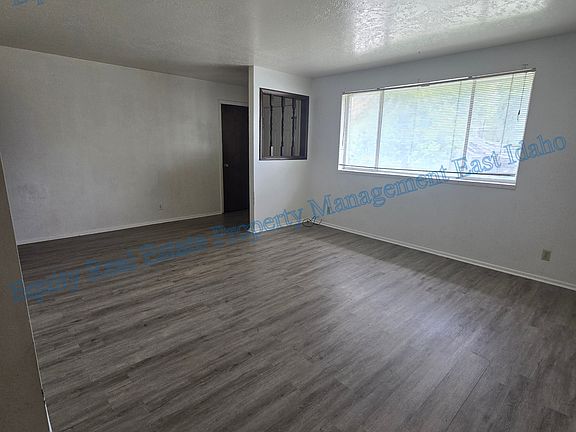 3rd image of 854 W Bryan Rd