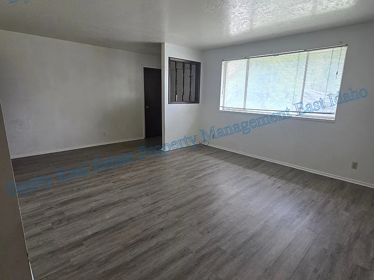 ID - 848, 852, 854, 856 Bryan Rd - LB - 854 — Photo 3