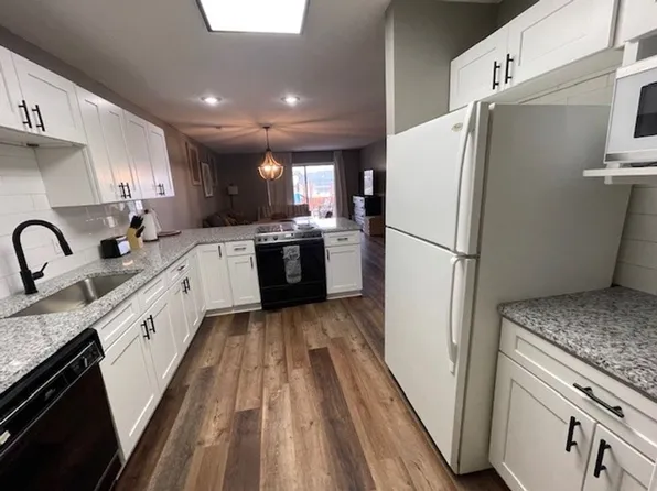 193 Avondale Dr APT 1, Branson, MO 65616