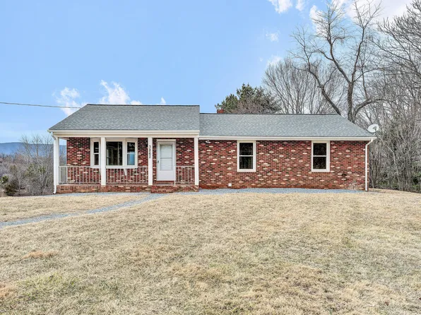 3862 Country Club Rd, Troutville, VA 24175