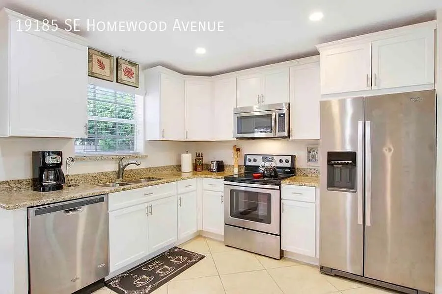 19185 SE Homewood Avenue — Photo 2