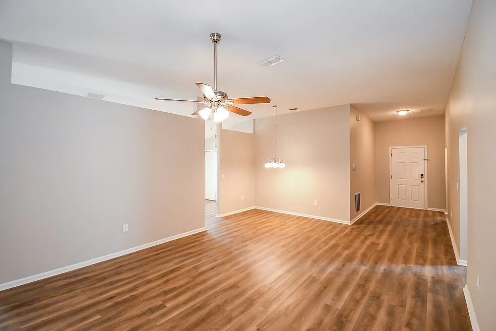 4 bed, 2.0 bath, 1774 sqft, $2,245 — Photo 4