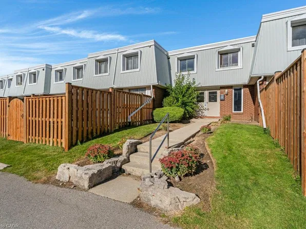 320 Traynor Ave #1, Kitchener, ON N2C 2J1