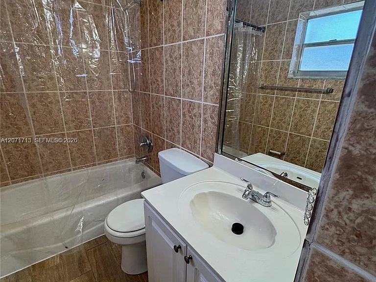 444 SW 4th St #402 — Photo 13