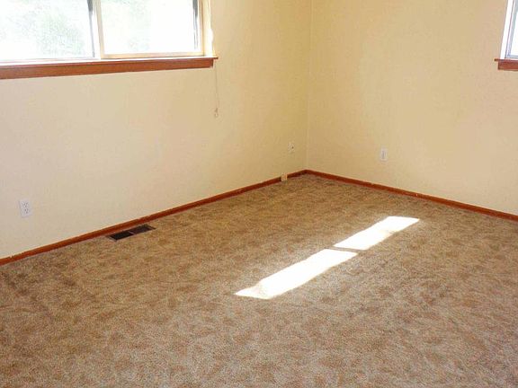4th image of 10424 Earley Ave SW