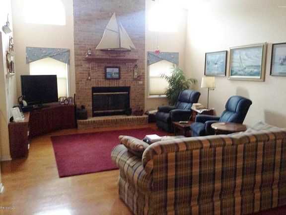 4th image of 204 Waterbury Ln