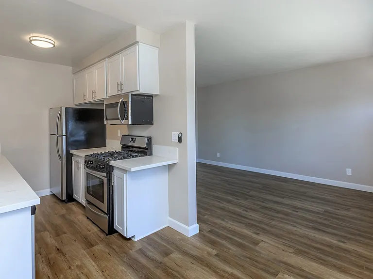 1119-1123 E Elk Ave — Photo 58