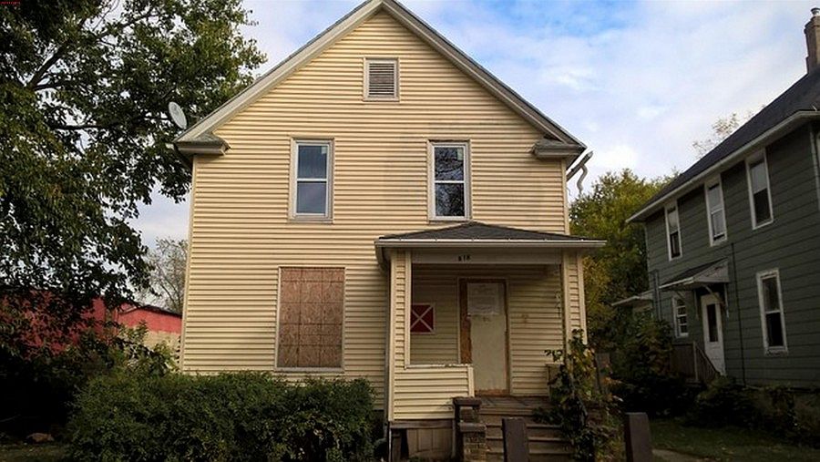 1st image of 818 Sanford St