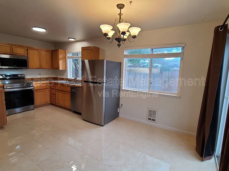 2141 SW Quartz Ave — Photo 1
