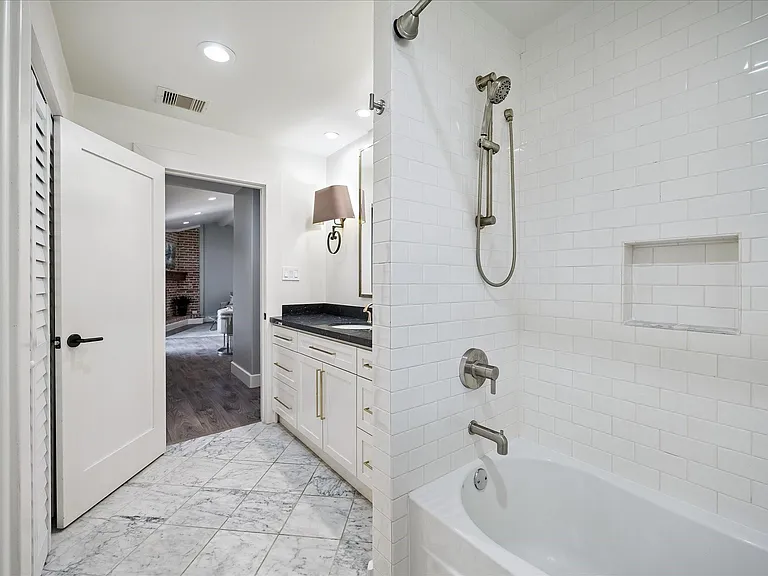 4715 Braesvalley Dr — Photo 22