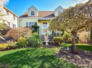 16 Bella Vista Ave, Glen Cove, NY 11542