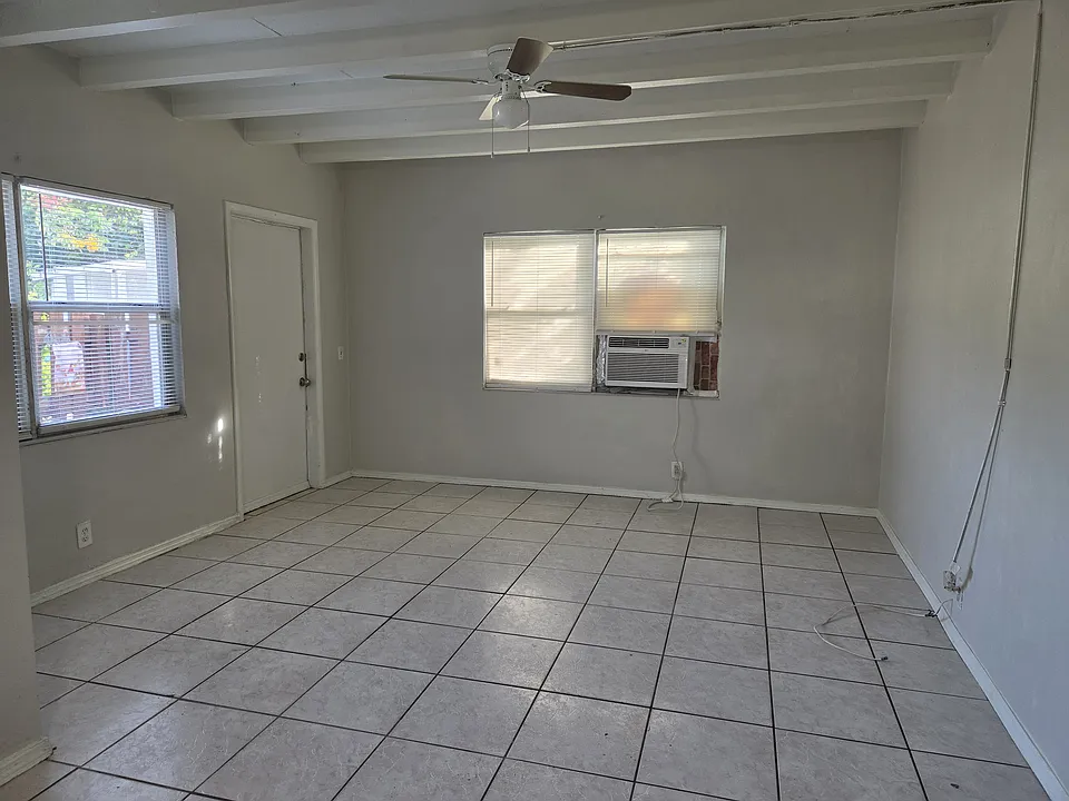 2355 NE 135th Ter