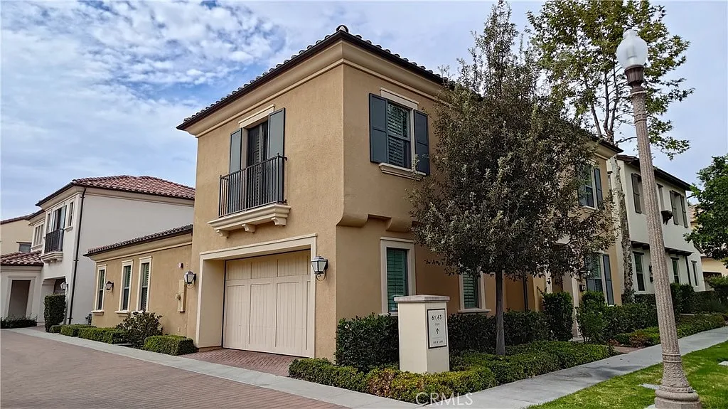 3 bed, 3.5 bath, 2274 sqft, $6,500 — Photo 1