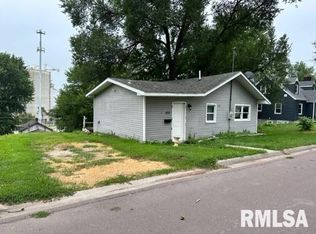 2427 Prospect Ave, Clinton, IA 52732