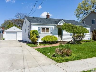 105 Koehl St, Massapequa Park, NY, 11762