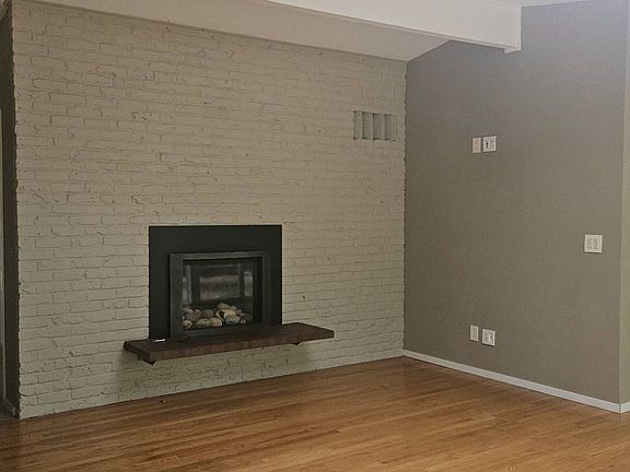 Gas fireplace