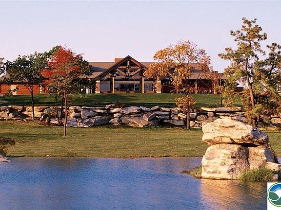 4th image of 370 Inverness Ln